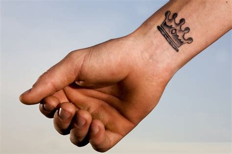 tatuaggi piccoli significativi maschili|Tatuaggi da uomo: idee, significati e fotogallery